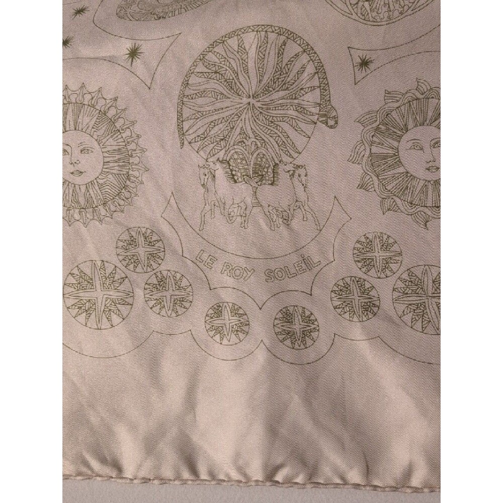 Hermès Le Roy Soleil Silk Medallion Print Hand Rolled Large Scarf - Picture 9 of 10